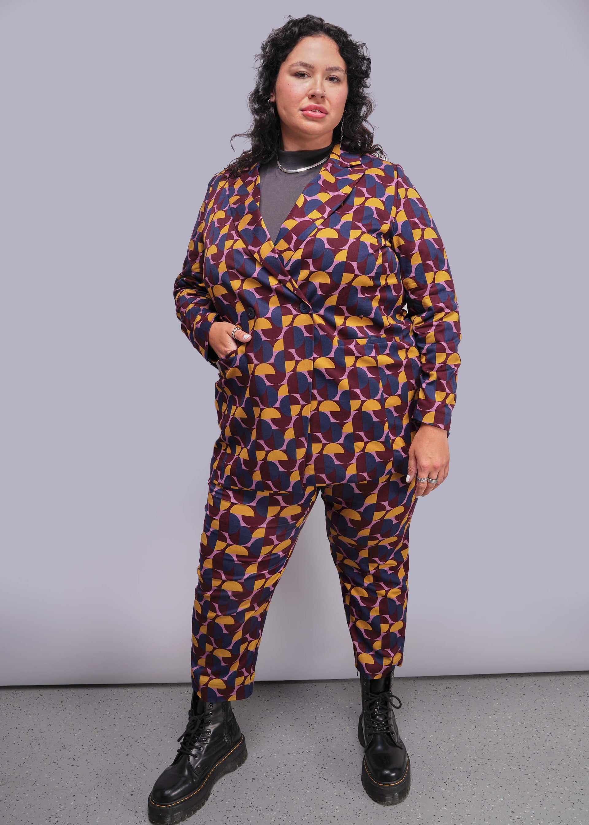 1X=Person wearing a patterned suit with a plain background