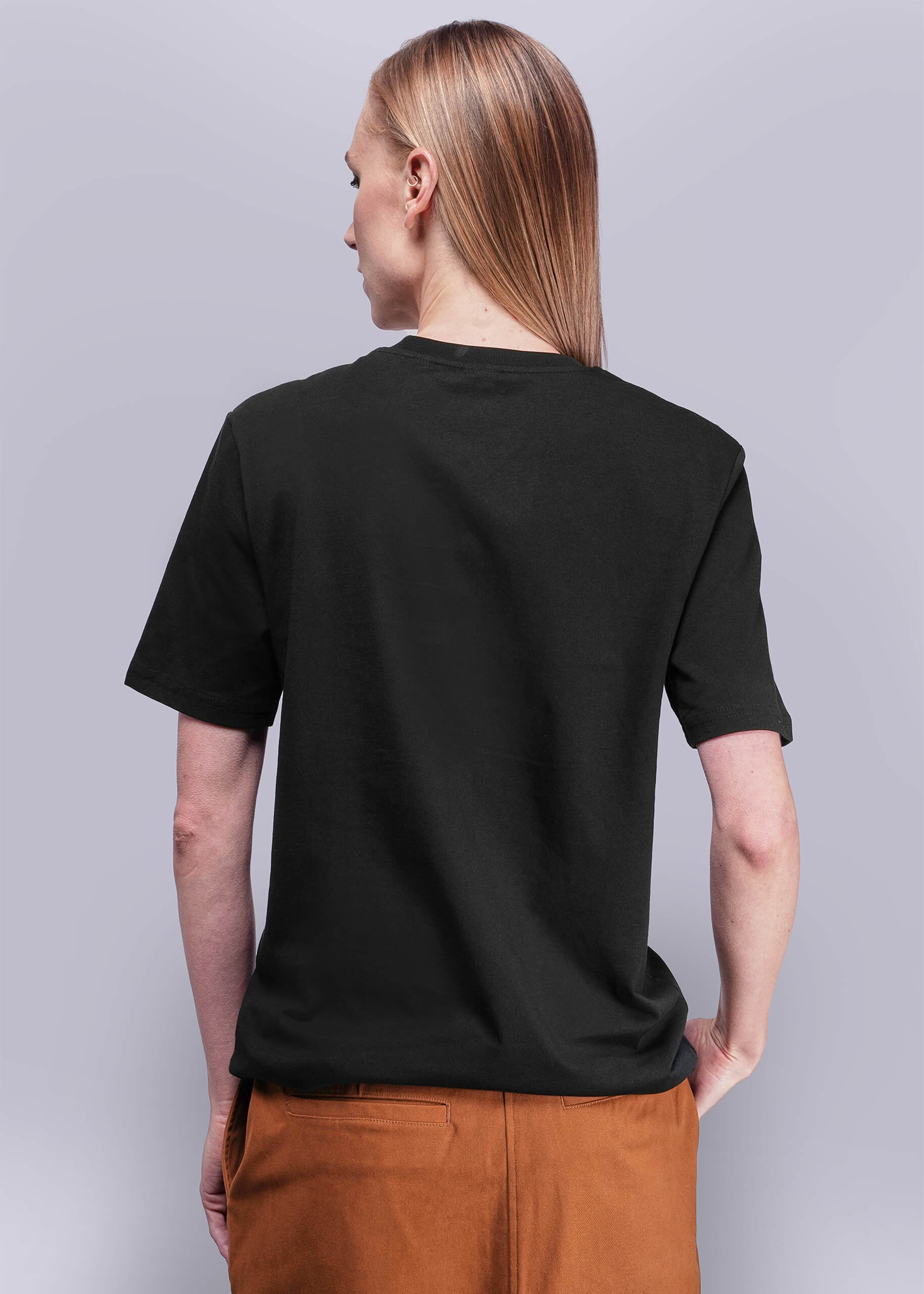 S=Person wearing a black t-shirt on a plain background