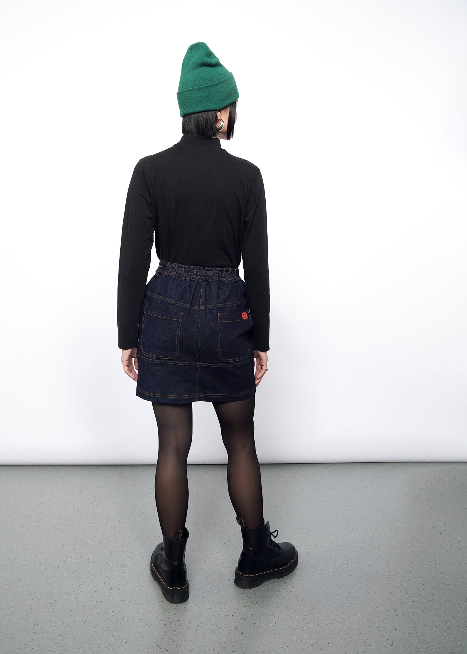 S=The Essential Long Sleeve Mock Neck Top in Black