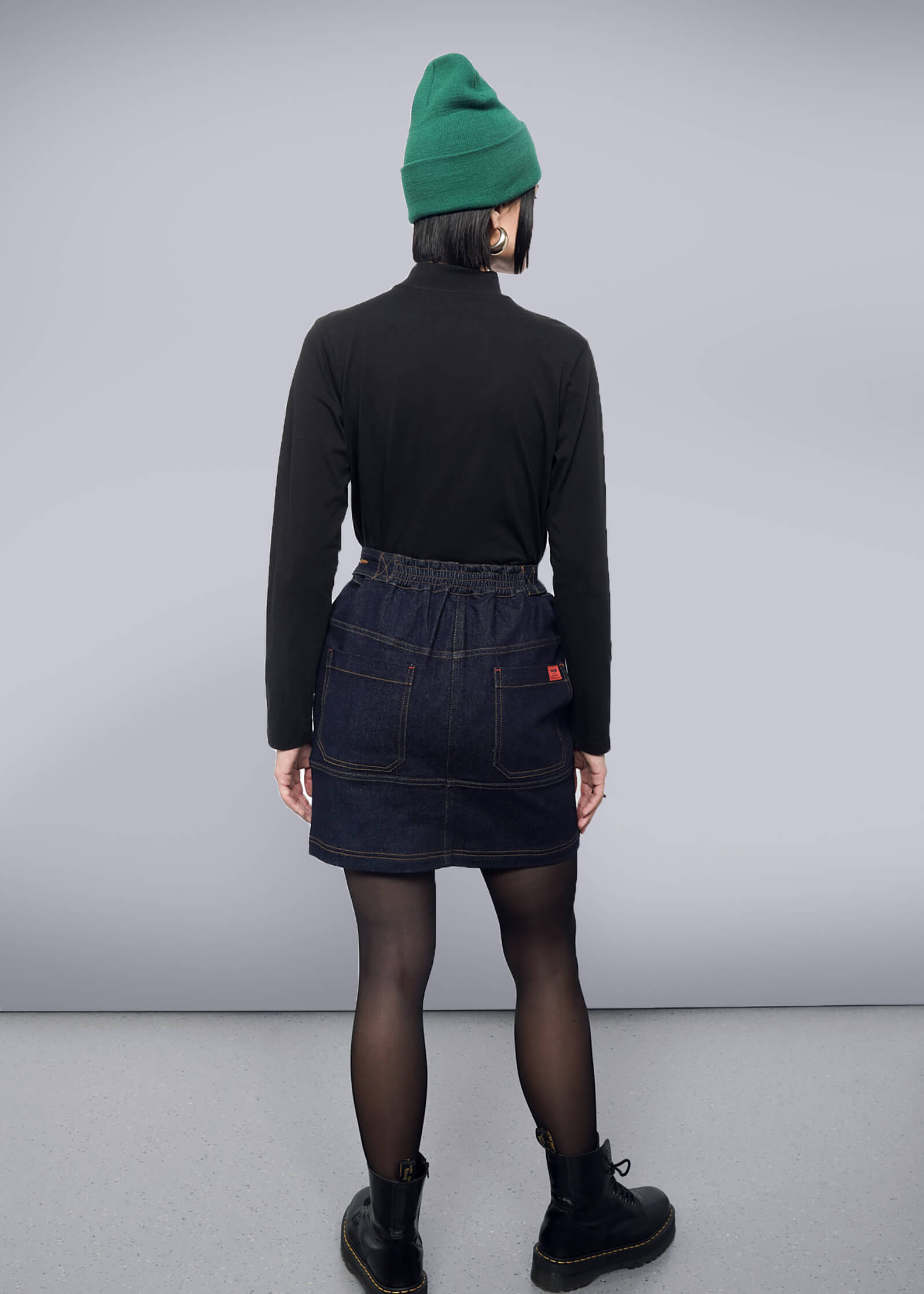 S=The Essential Long Sleeve Mock Neck Top in Black