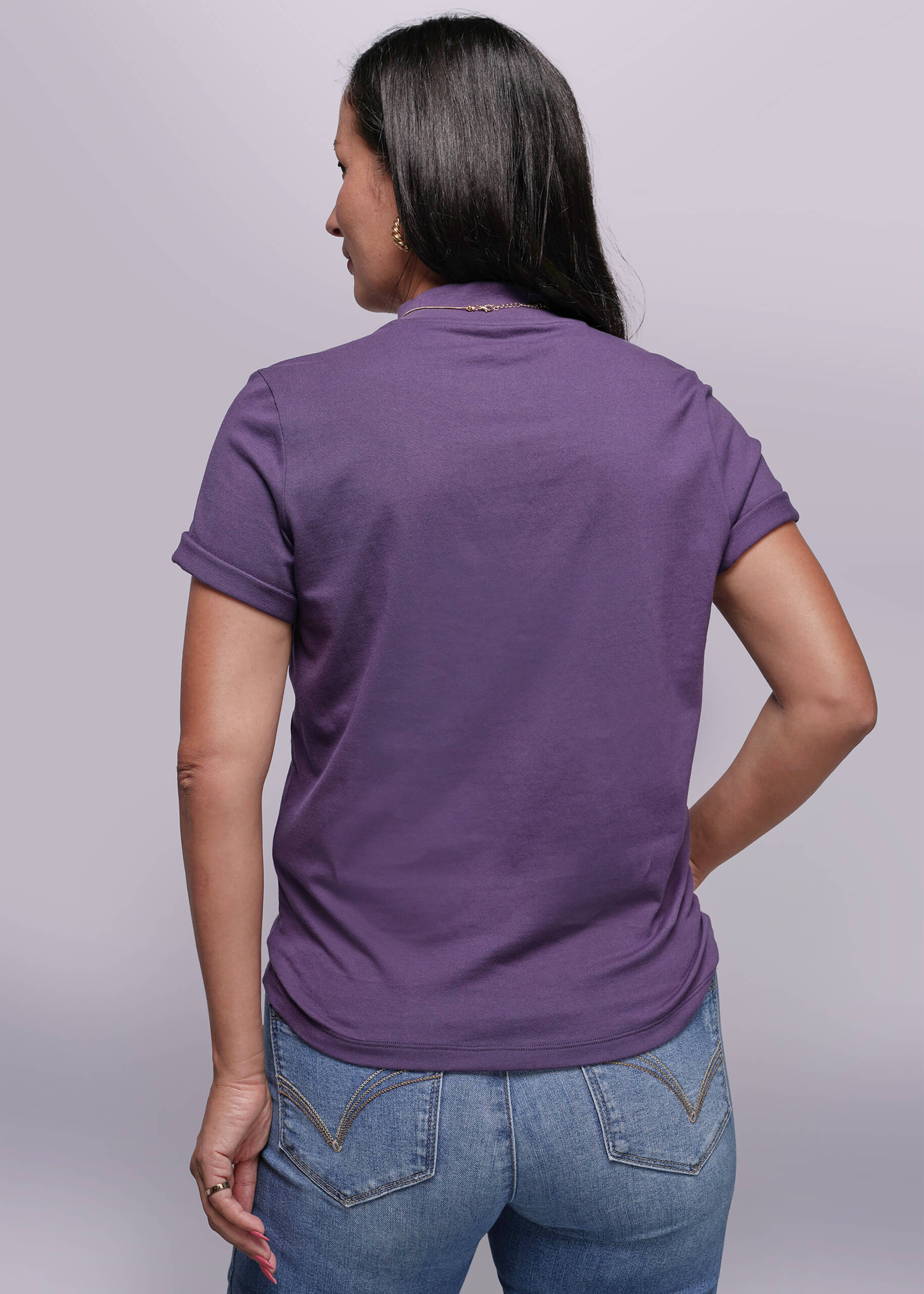 S=Person wearing a purple t-shirt and blue jeans on a plain background