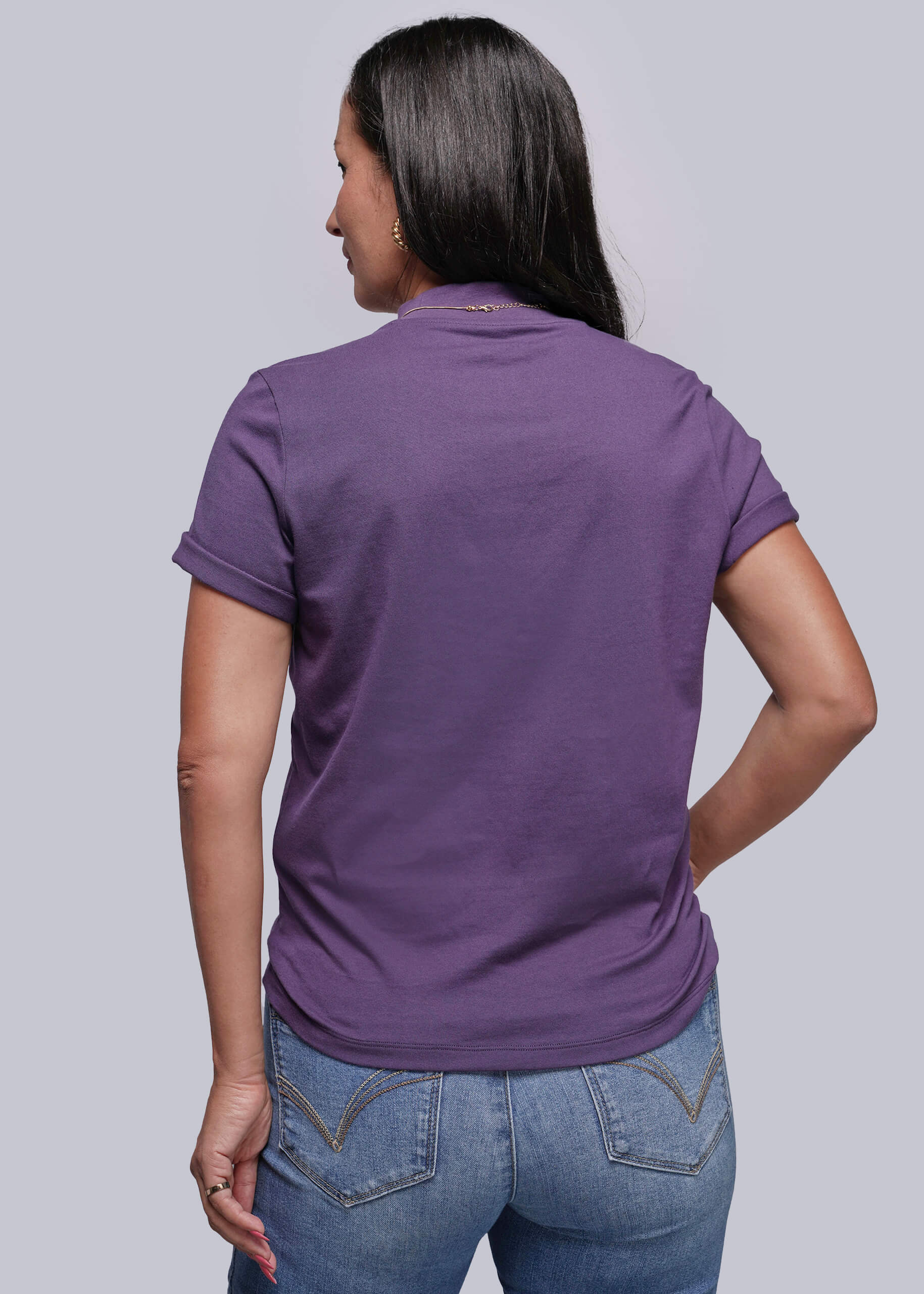 S=Person wearing a purple t-shirt and blue jeans on a plain background