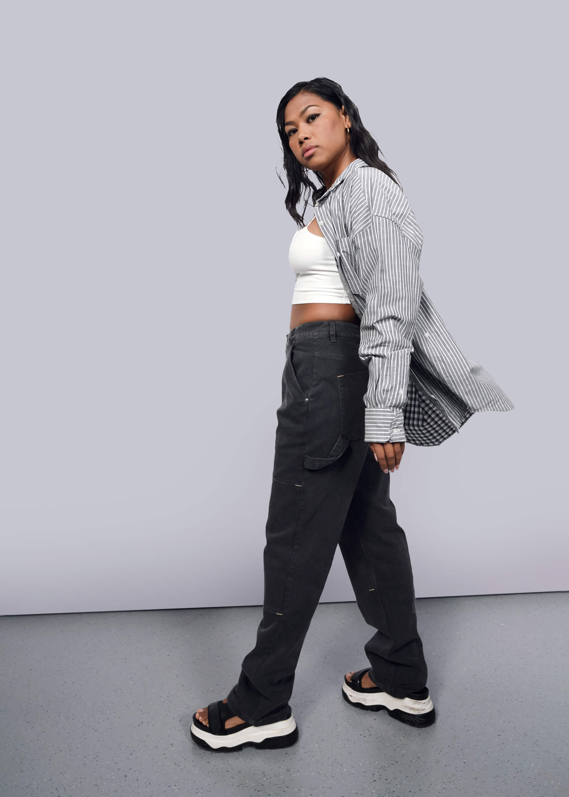 S=Model wearing The Essential Gingham Long Sleeve Oversized Convertible Button Up in Stripe Navy