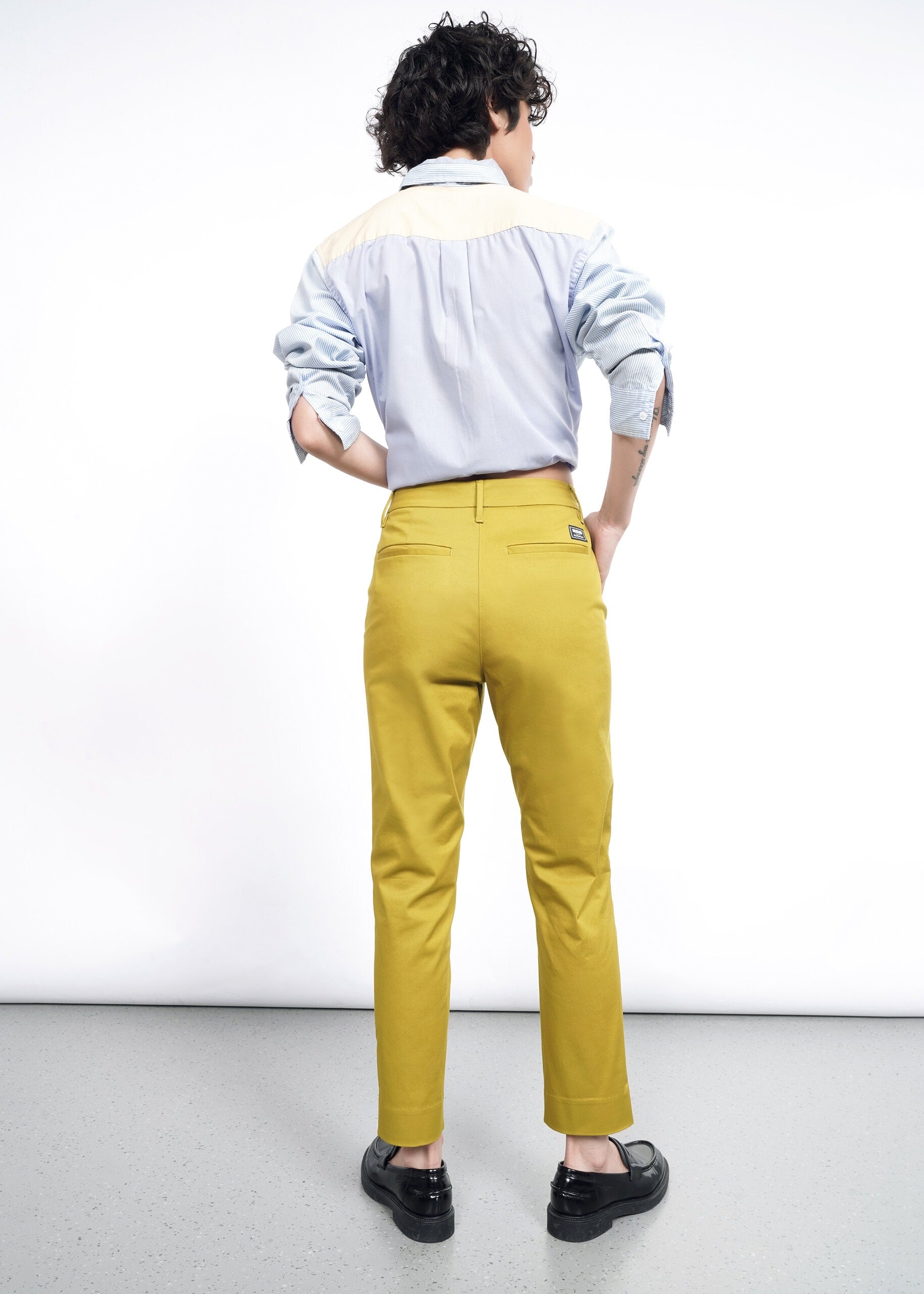 S=The Essential Slim Crop Pant in Dijon