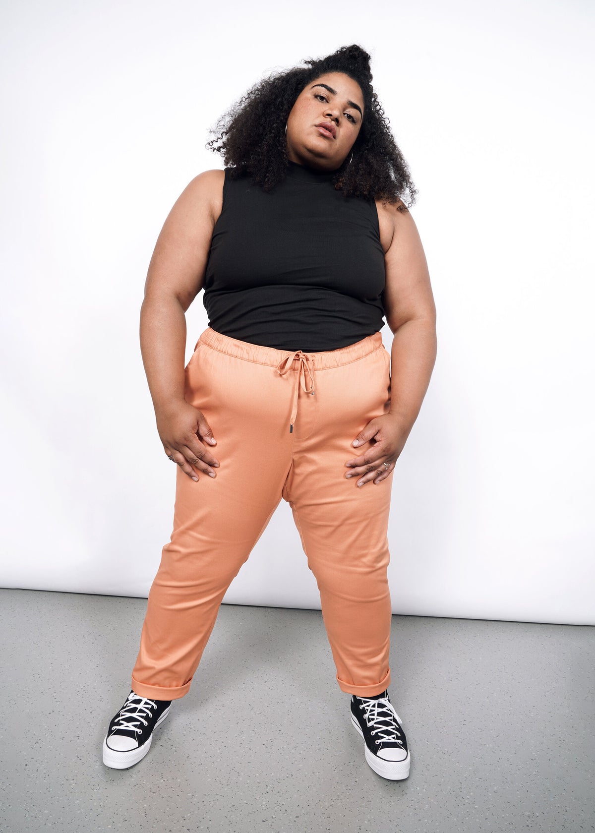 Model wearing The Essential Drawstring Pant in Pecan