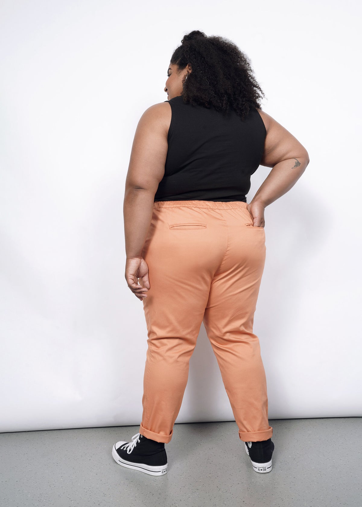 Model wearing The Essential Drawstring Pant in Pecan