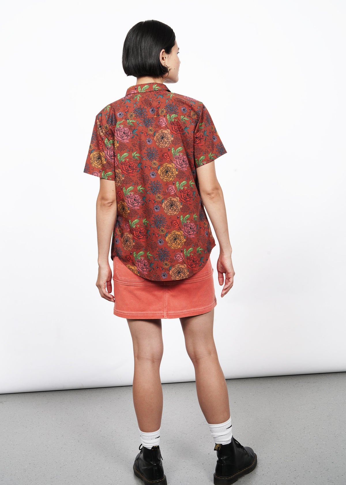 Model wearing The Essential Button Up in Blooms Cinnamon