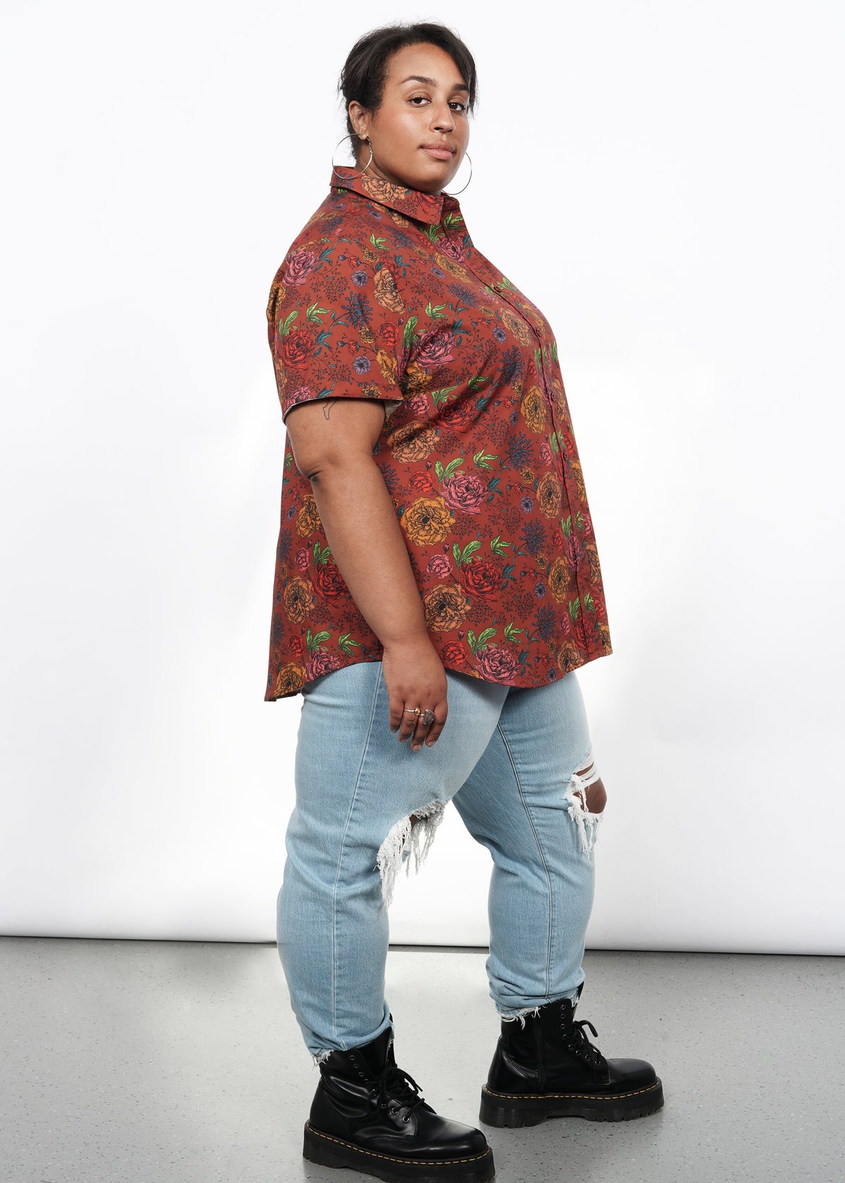 Model wearing The Essential Button Up in Blooms Cinnamon