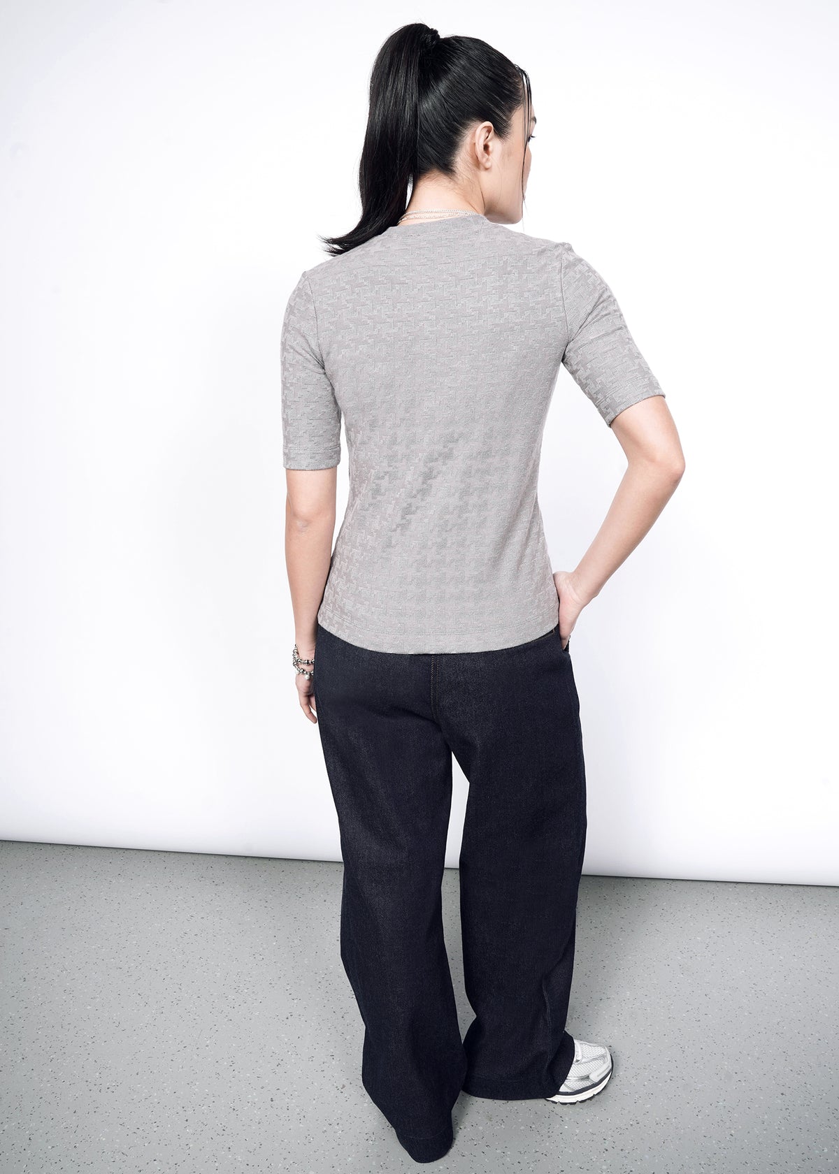 The Empower Houndstooth Crew Neck Top in Grey