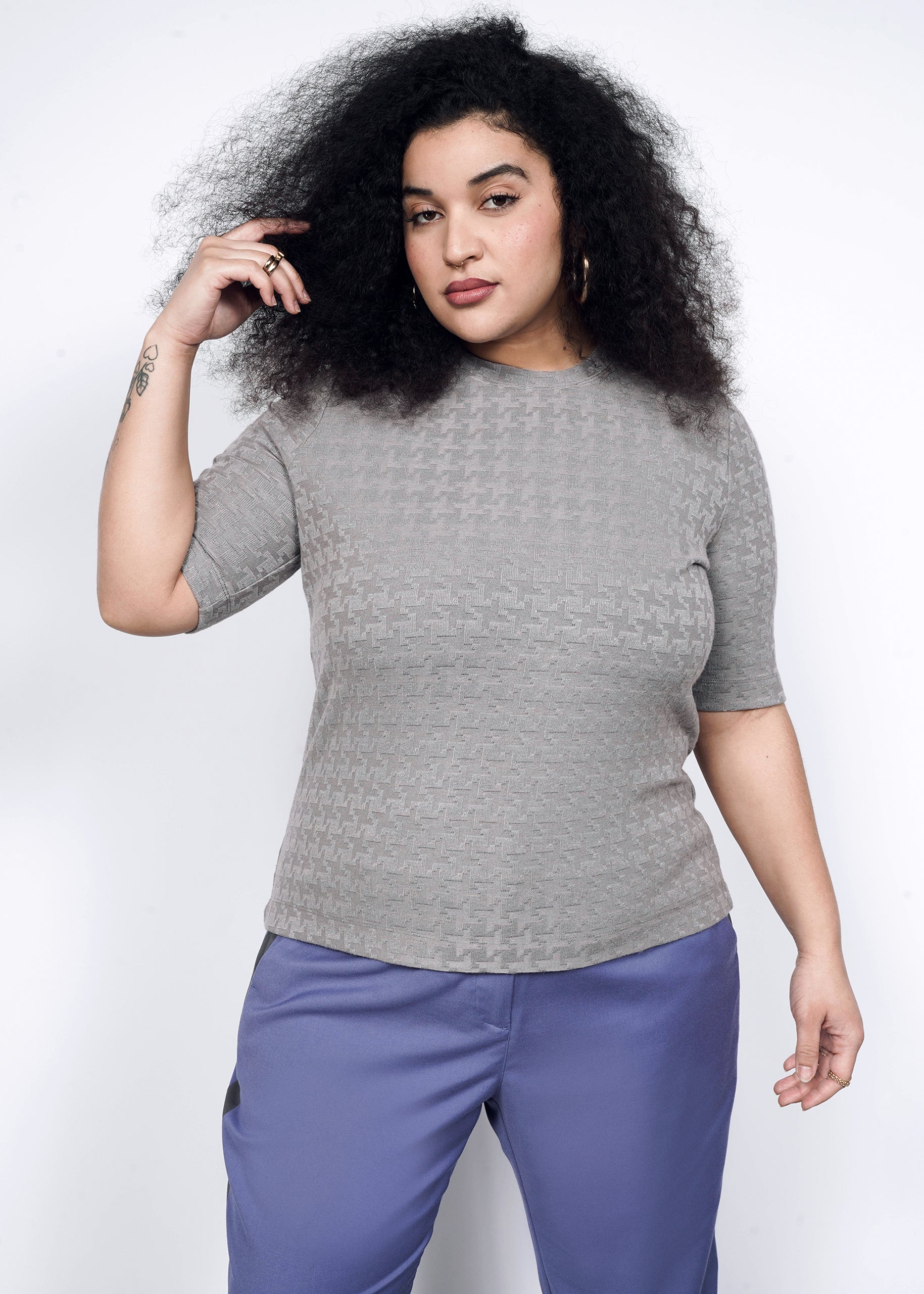The Empower Houndstooth Crew Neck Top in Grey