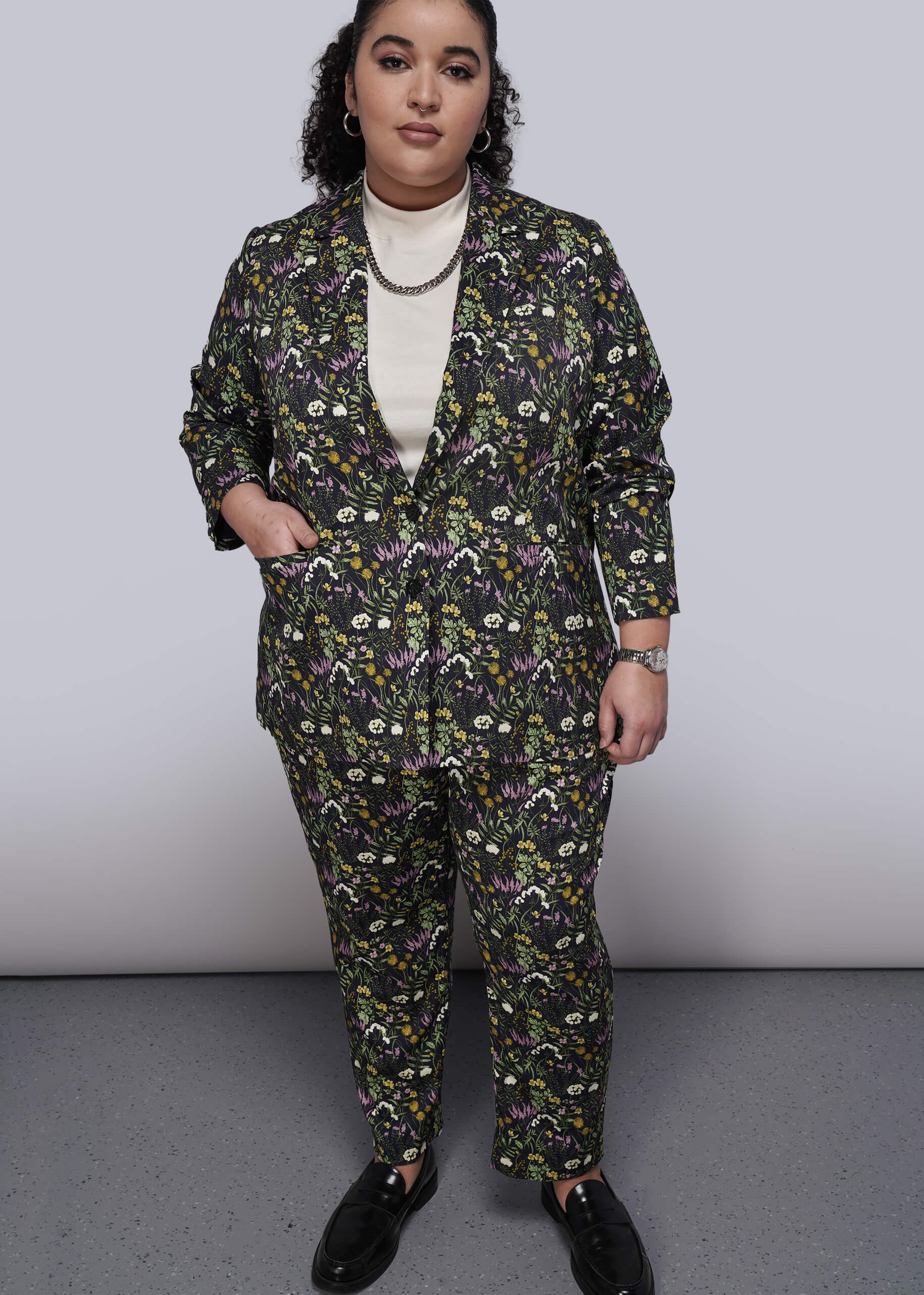 1X=Person wearing a floral suit with a plain background