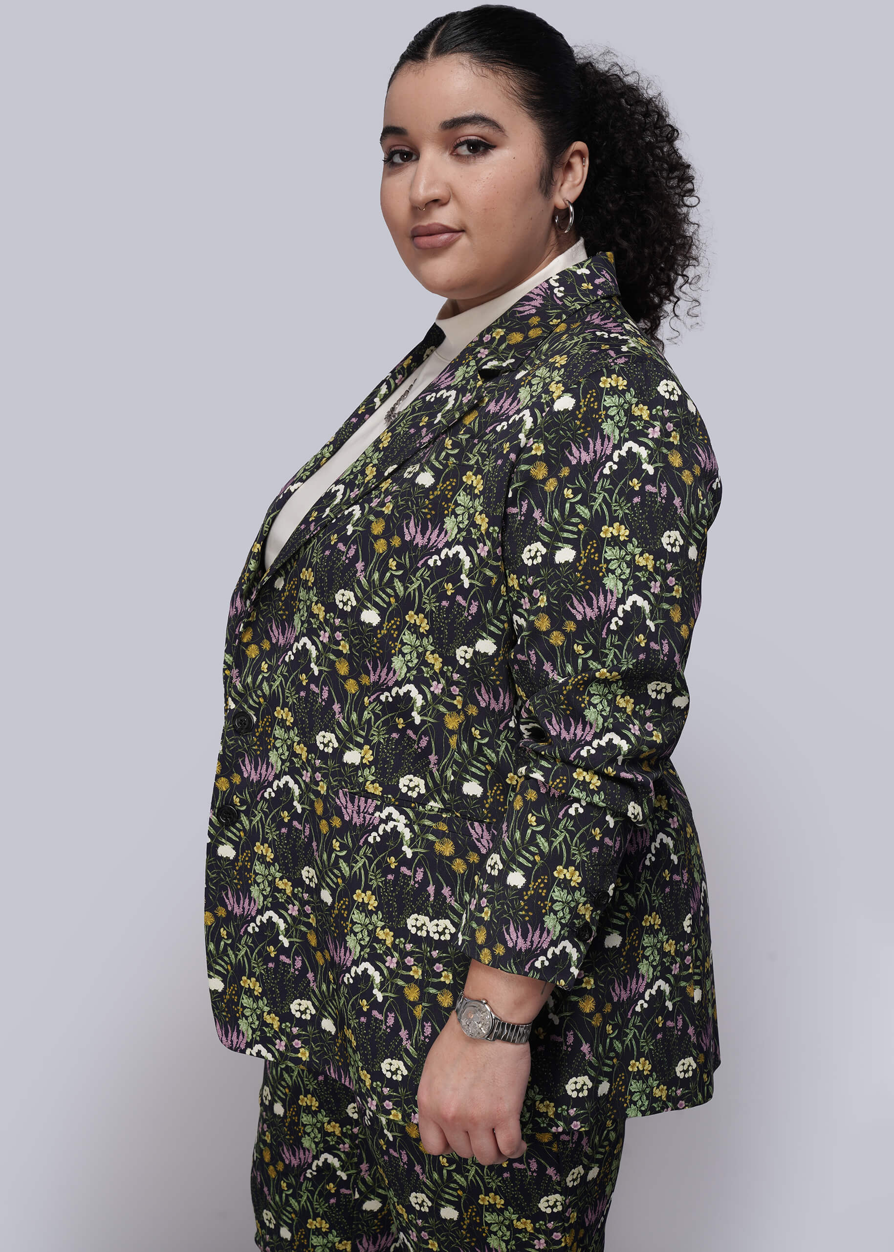 1X=Person wearing a floral suit on a plain background