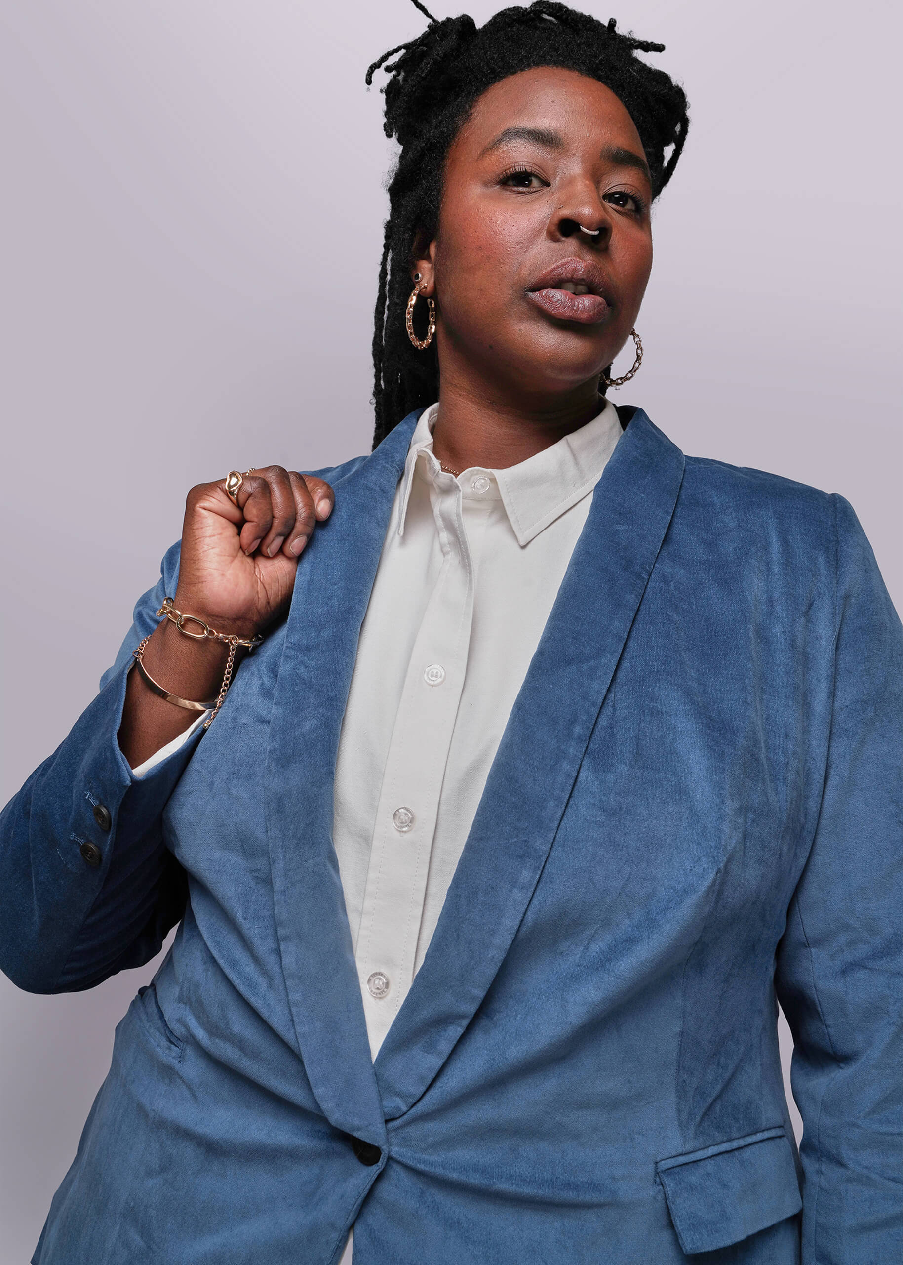 1X=Person wearing a blue suit with a plain background