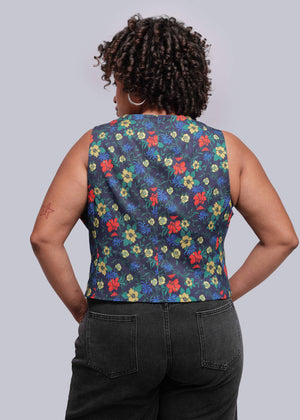 1X=Person wearing a sleeveless floral top with a plain background