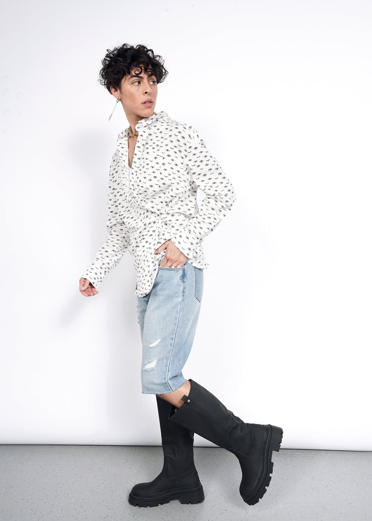 The Essential Long Sleeve Oversized Convertible Button Up in Wink White
