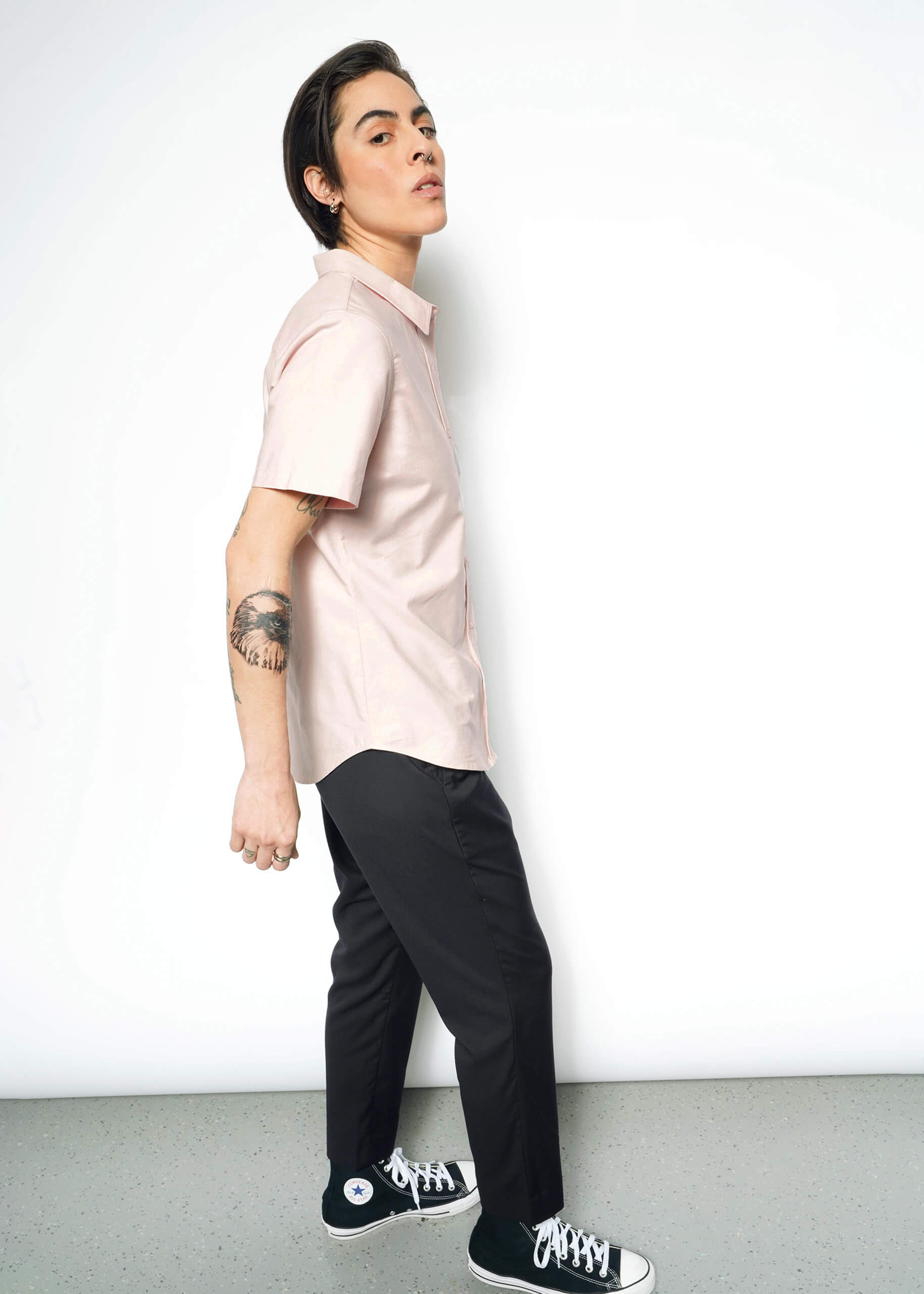 Side full body view of model in Wildfang Essential Oxford Button Up in Blush