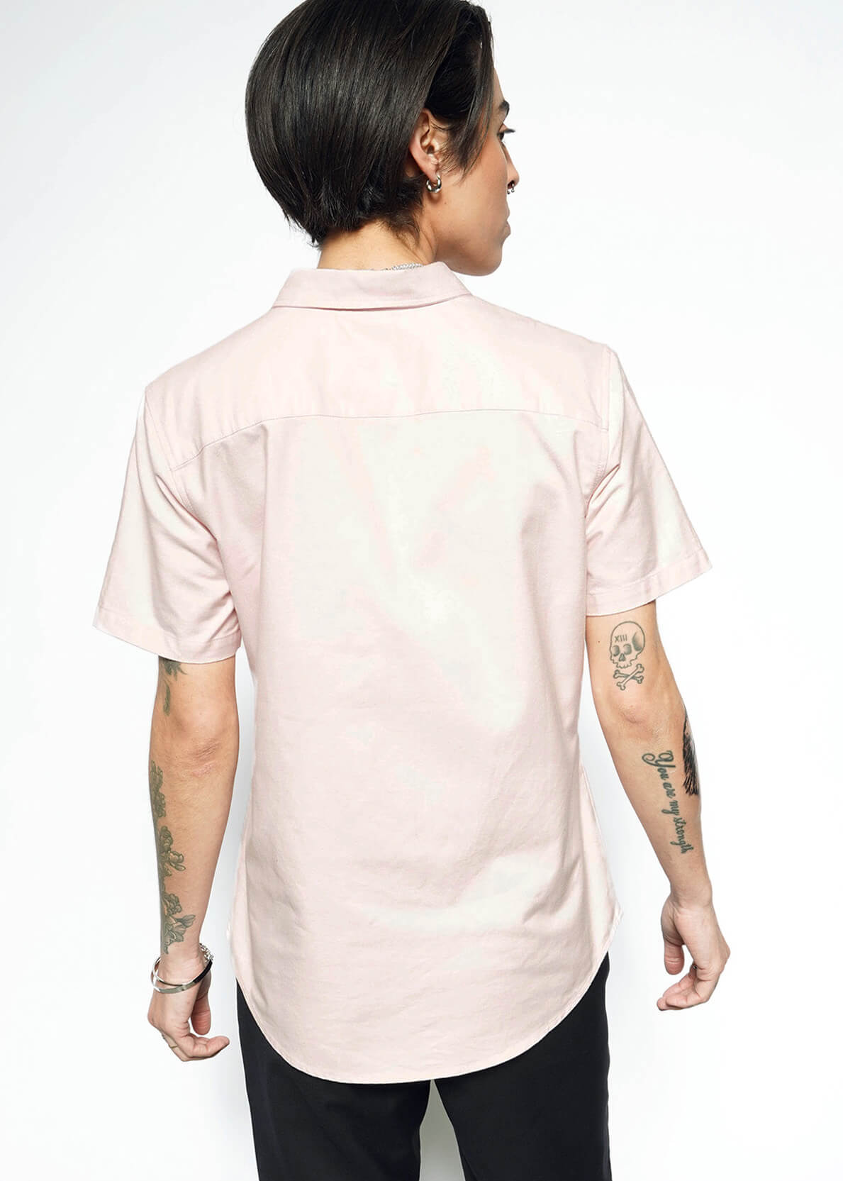 Back view of model in Wildfang Essential Oxford Button Up in Blush