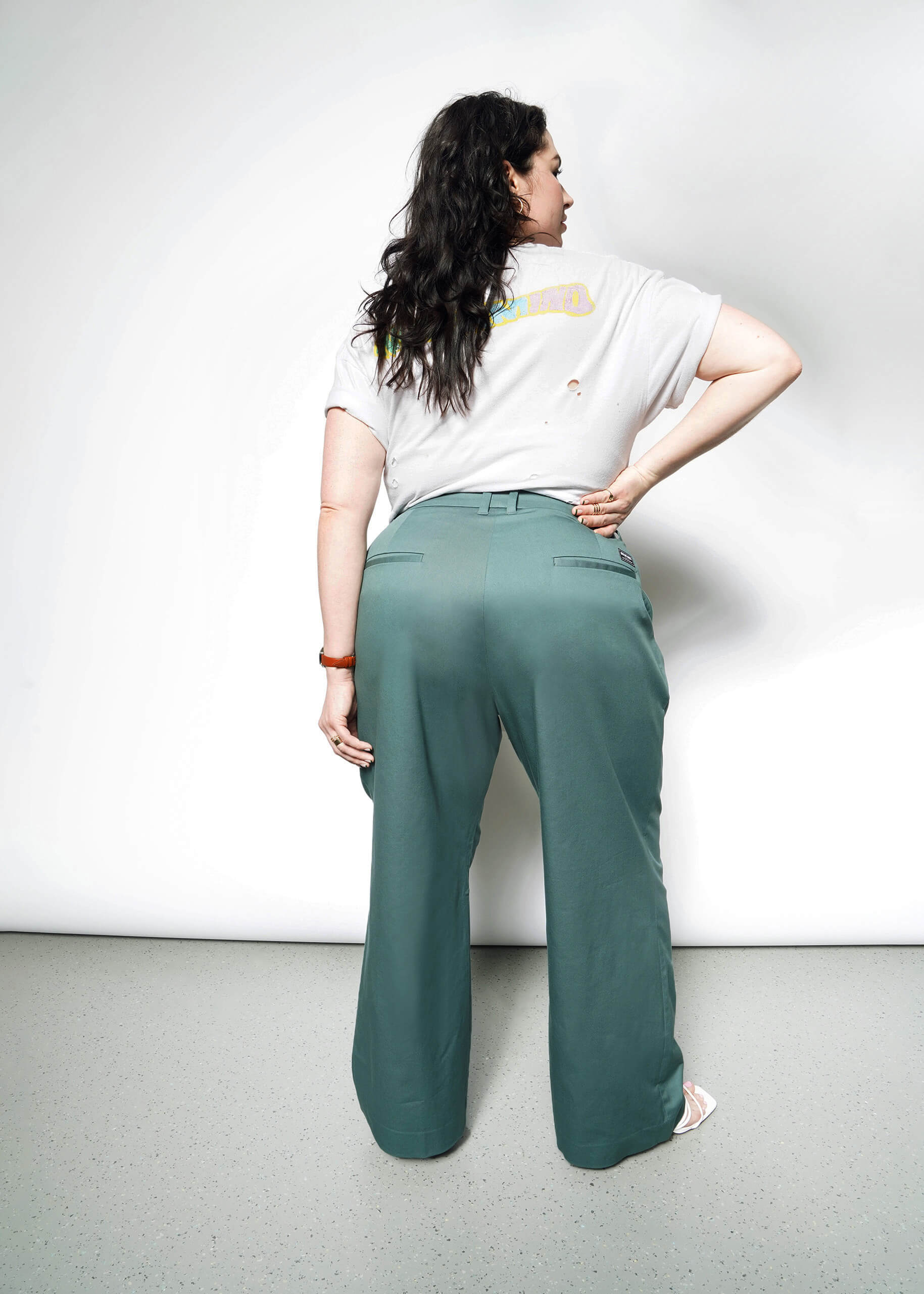 ntial Full body back view of extended sizing model in Wildfang EsseWide Leg Trouser in Dark Teal, showcasing welted back pockets