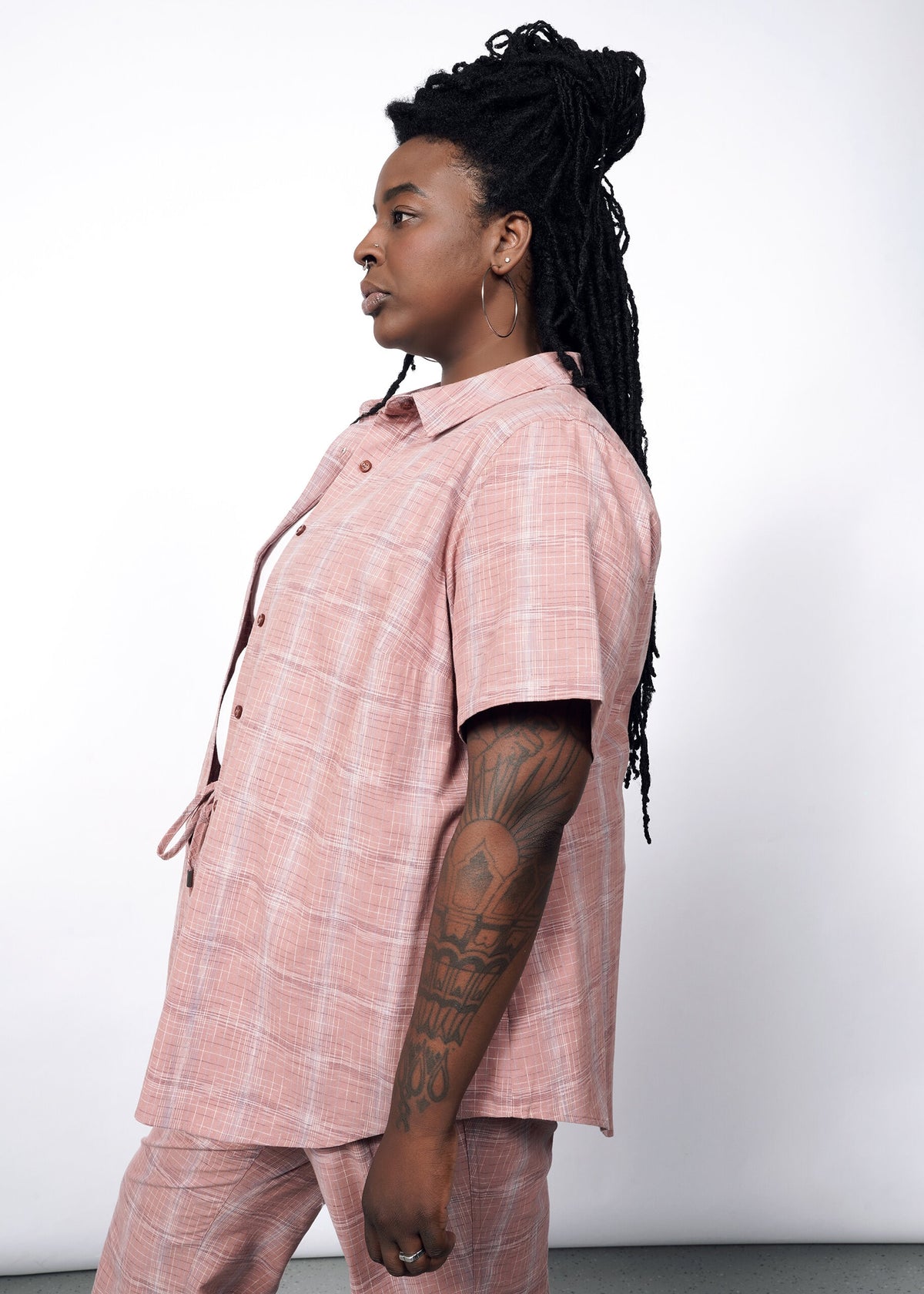 Model wearing The Essential Button Up in Cross Hatch Periwinkle