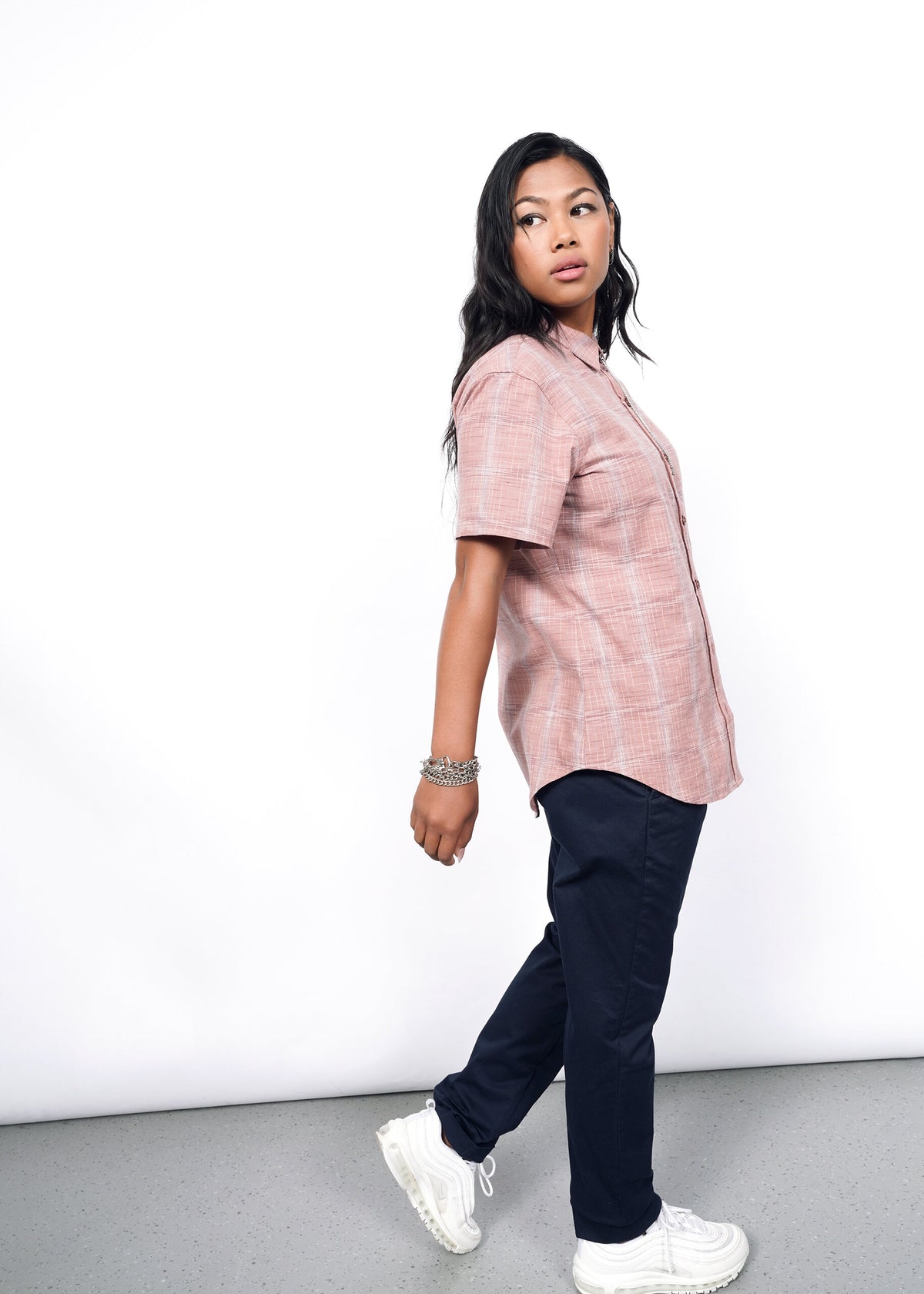 Model wearing The Essential Button Up in Cross Hatch Periwinkle