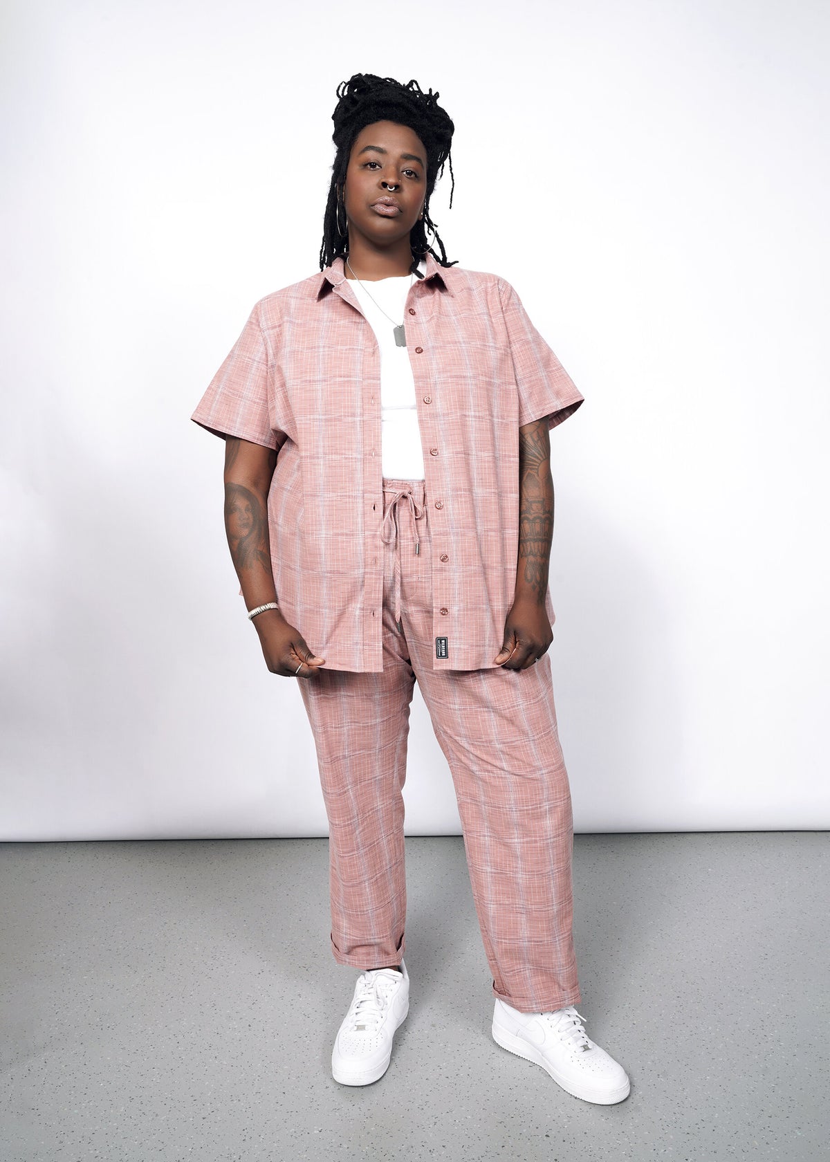 Model wearing The Essential Button Up in Cross Hatch Periwinkle