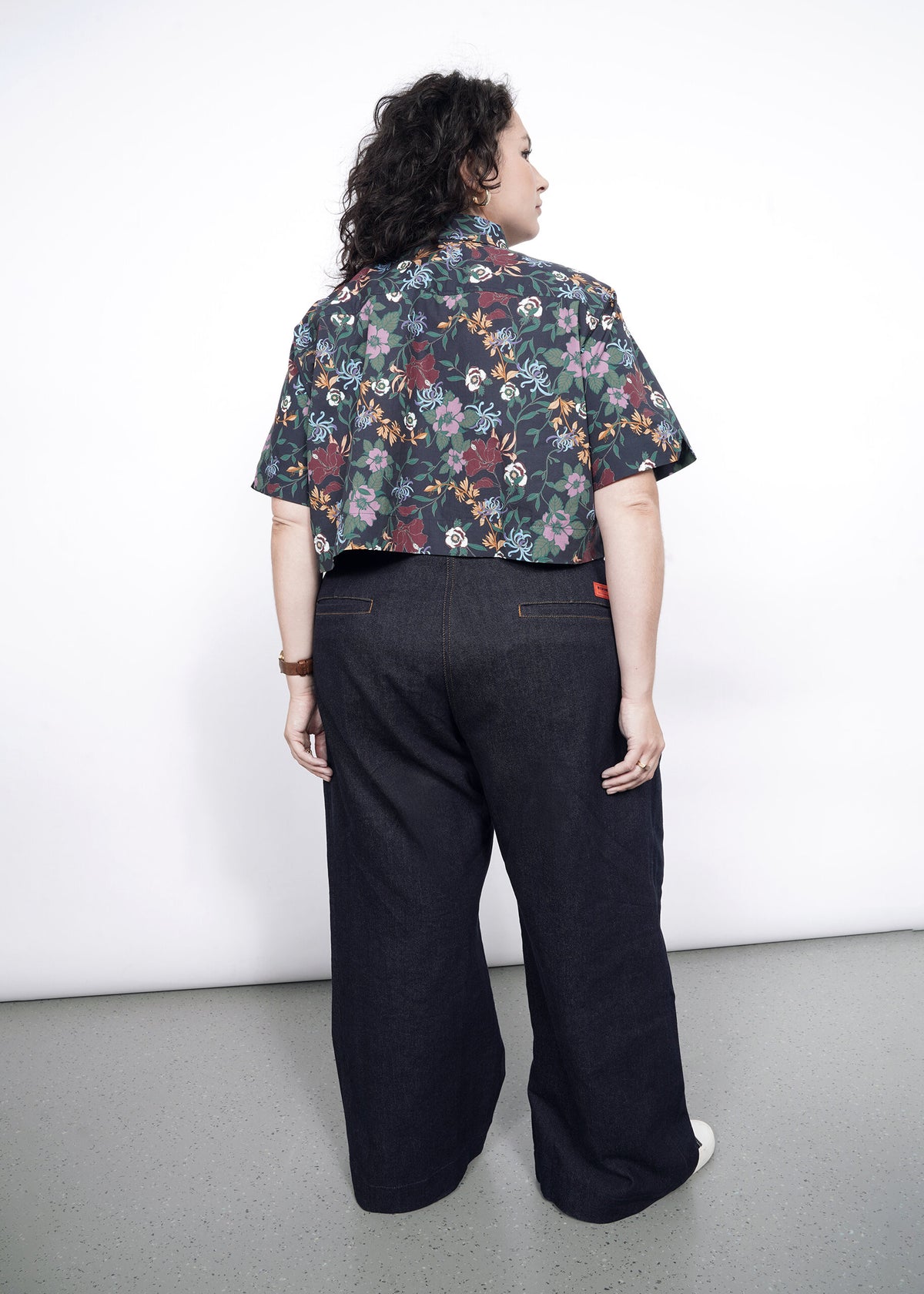 The Essential Cropped Button Up in Wildflower Navy
