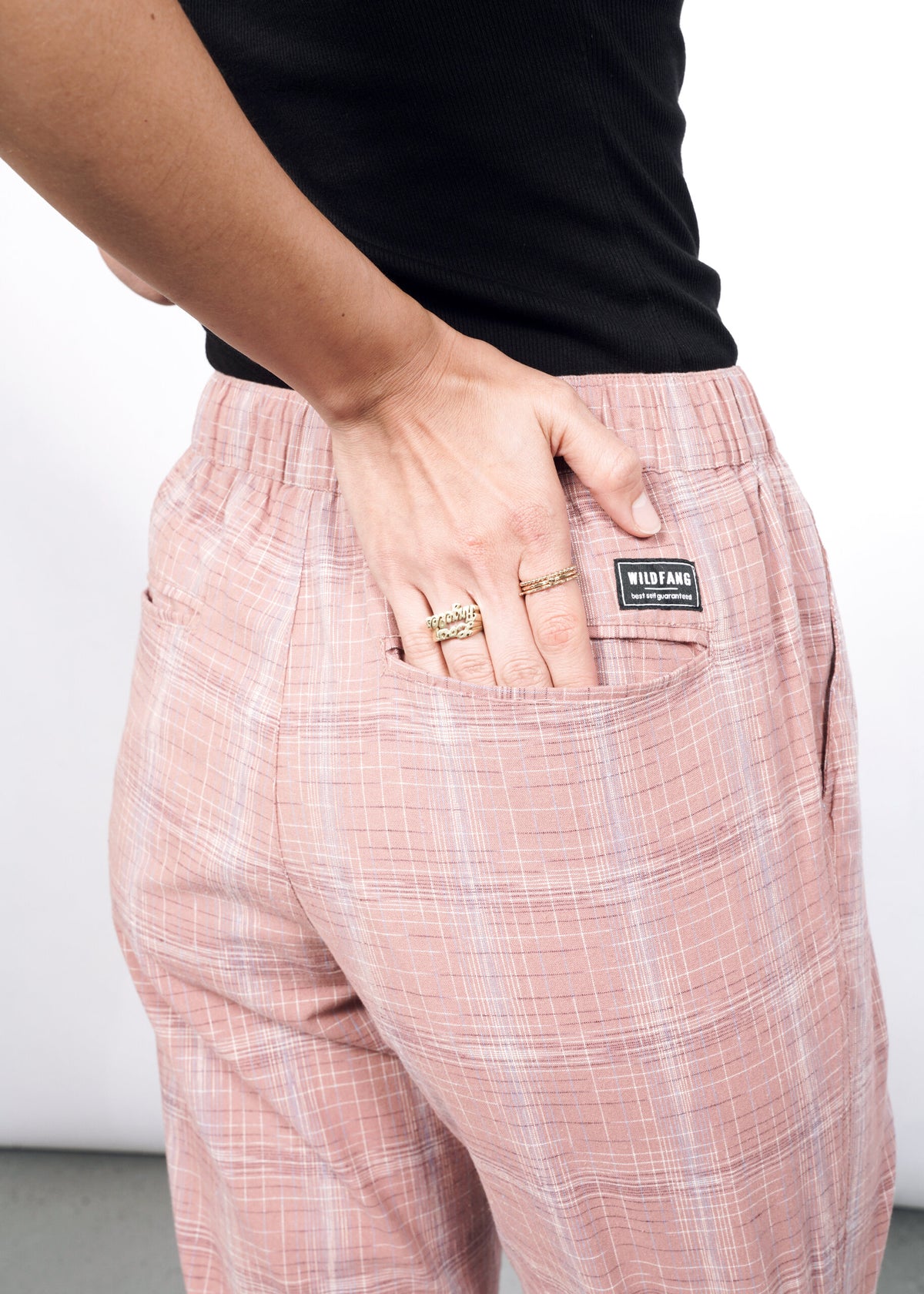 Model wearing The Essential Drawstring Pant in Cross Hatch Periwinkle