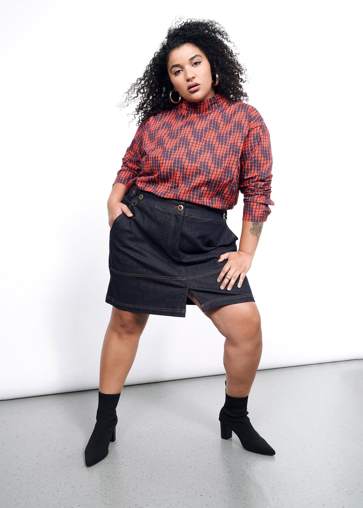 The Essential Long Sleeve Boxy Mock Neck Top in Wavy Plaid Chili