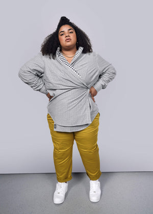 1X= Model wearing The Essential Gingham Long Sleeve Oversized Convertible Button Up in Stripe Navy