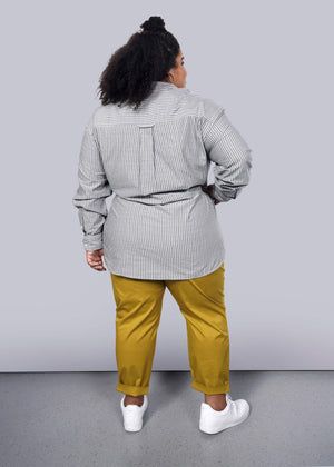 1X=Model wearing The Essential Gingham Long Sleeve Oversized Convertible Button Up in Stripe Navy