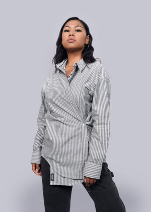 S= Model wearing The Essential Gingham Long Sleeve Oversized Convertible Button Up in Stripe Navy
