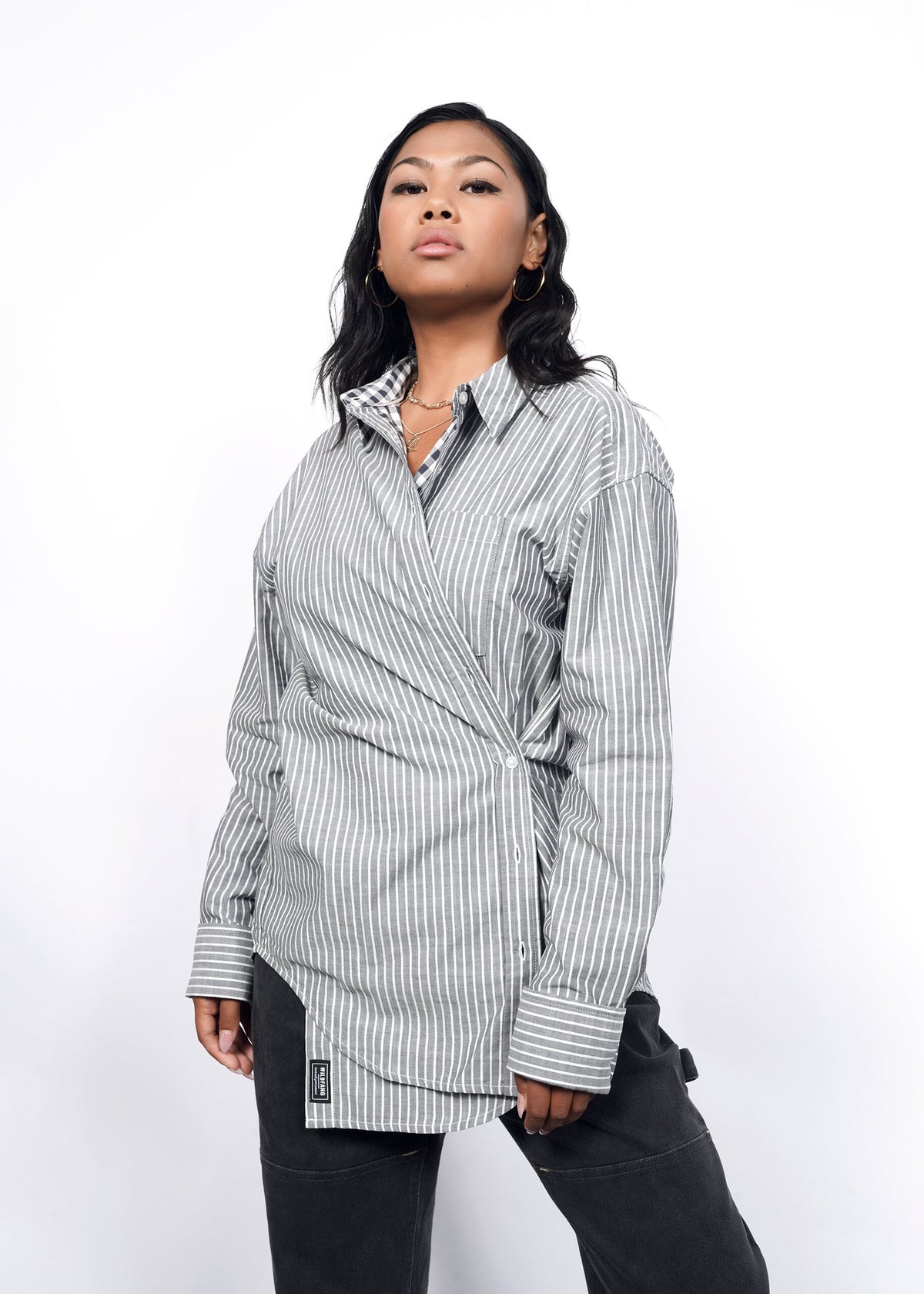 Model wearing The Essential Gingham Long Sleeve Oversized Convertible Button Up in Stripe Navy