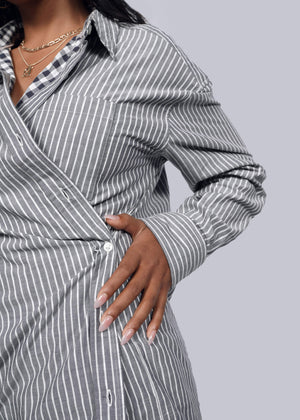 S=Model wearing The Essential Gingham Long Sleeve Oversized Convertible Button Up in Stripe Navy