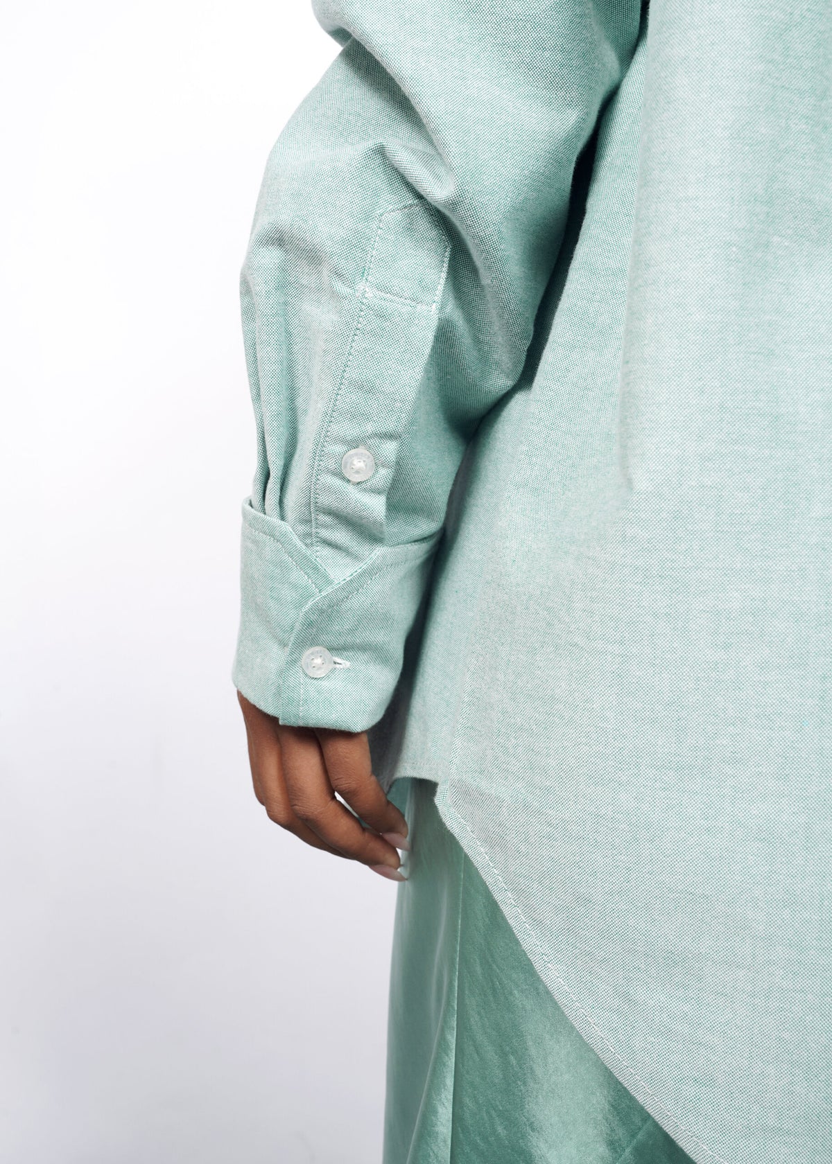 Model wearing The Essential Long Sleeve Oversized Convertible Oxford Button Up in Emerald/White