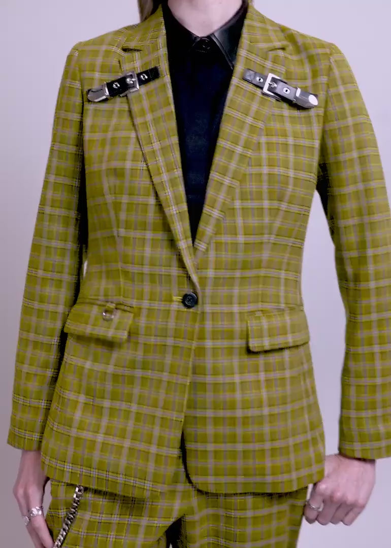 Video of two models wearing The Debbie Harry x Wildfang Blazer and showing the fit and features